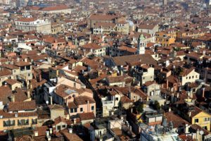 Blick auf die Dächer von Venedig